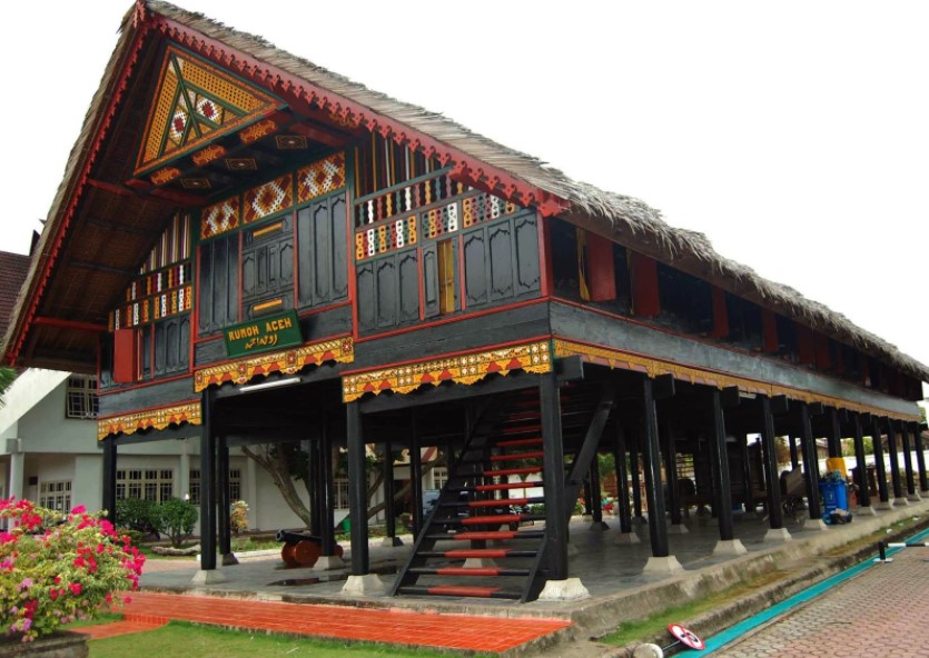 Rumah Adat NAD Nanggroe Aceh Darussalam 